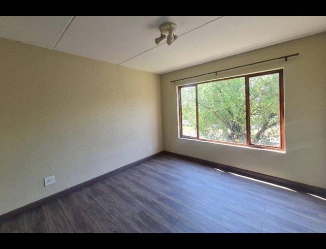 2 BEDROOM APARTMENT FOR SALE IN DOWERGLEN EXT 4